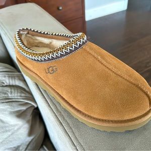 Tasman chestnut Ugg slippers size 9